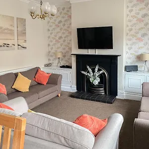 Upper Floors At The Lawns Holiday home Filey